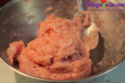 Hướng dẫn làm thịt viên bọc trứng cút sốt cà chua ngon