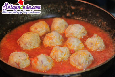 Hướng dẫn làm thịt viên bọc trứng cút sốt cà chua ngon