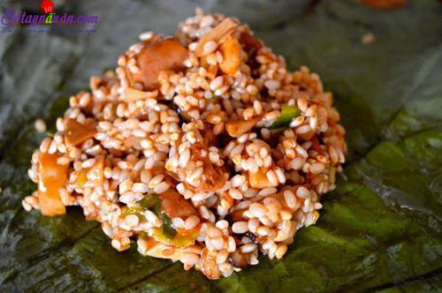 Hướng dẫn làm xôi gà lá sen ngon tuyệt hảo