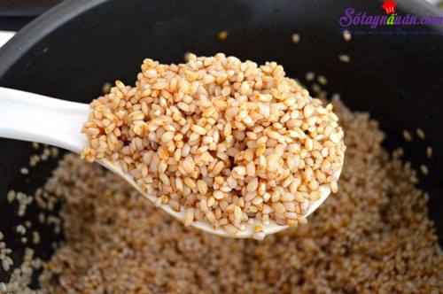 Hướng dẫn làm xôi gà lá sen ngon tuyệt hảo