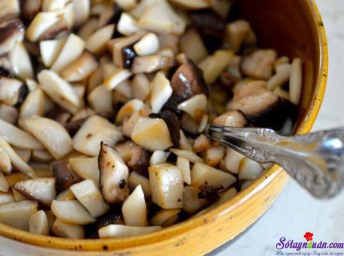 Hướng dẫn làm xôi gà lá sen ngon tuyệt hảo