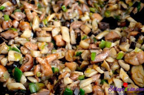 Hướng dẫn làm xôi gà lá sen ngon tuyệt hảo