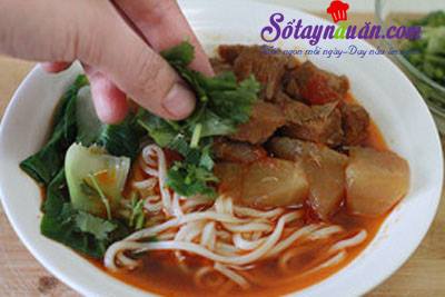 Hướng dẫn món mì thịt bò hầm chiêu đãi cả nhà ngày se lạnh