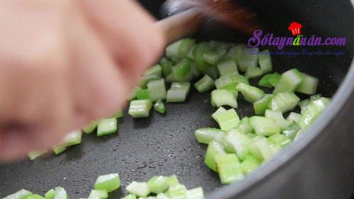 Hướng dẫn món tôm xào thập cẩm cực thơm ngon