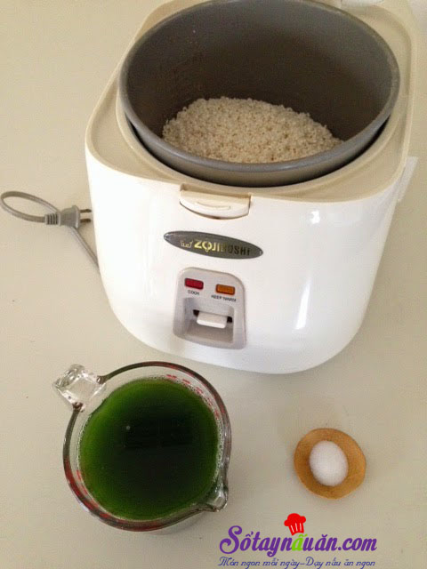 Hướng dẫn nấu xôi lá dứa bằng nồi cơm điện ngon hết sẩy
