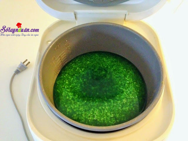 Hướng dẫn nấu xôi lá dứa bằng nồi cơm điện ngon hết sẩy