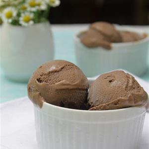 Cách làm kem chocolate lạnh mát