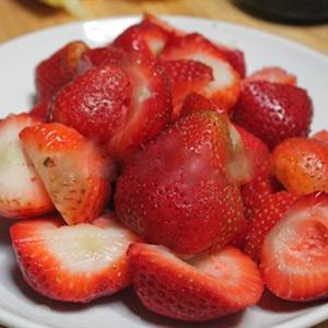 Cách làm kem dâu chocolate