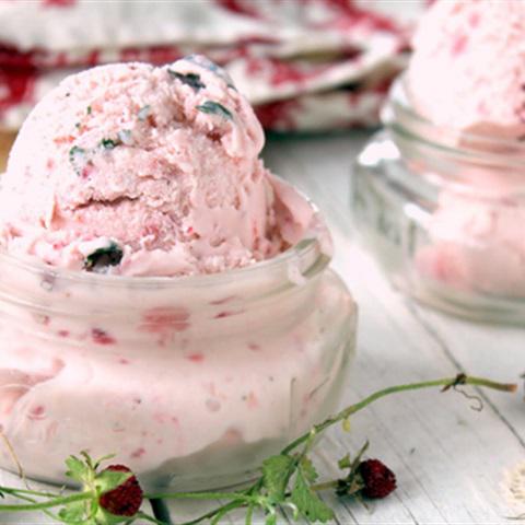 Cách làm kem dâu chocolate