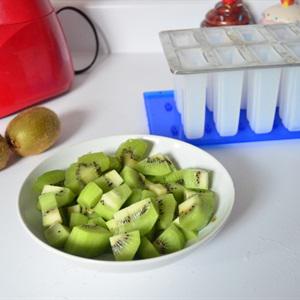 Cách làm kem dâu tây kiwi