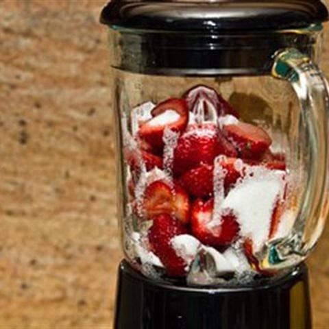 Cách làm kem dâu tây sữa tươi