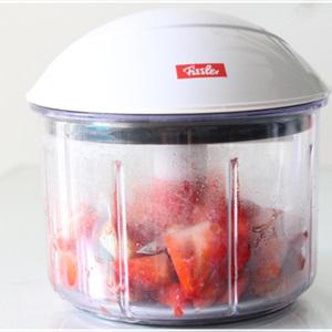 Cách làm kem dâu tây với sữa chua