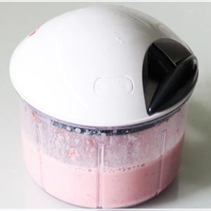 Cách làm kem dâu tây với sữa chua