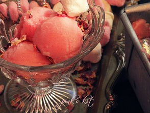 Kem dưa hấu hương hoa hồng