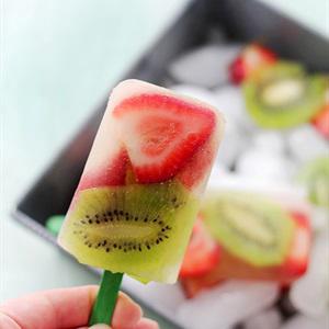 Cách làm kem kiwi dâu tây