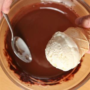 Cách làm kem ốc quế phủ chocolate