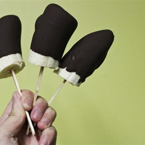 Cách làm kem que chuối phủ chocolate