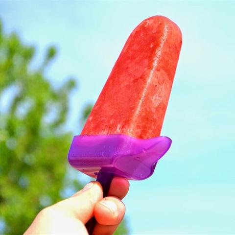 Cách làm kem que dâu tây