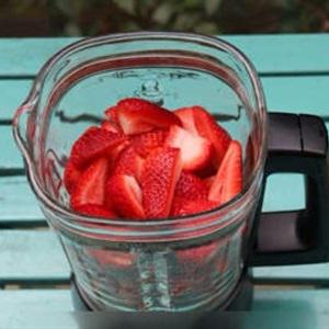 Cách làm kem que dâu