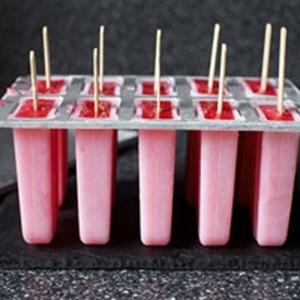 Cách làm kem que phúc bồn tử