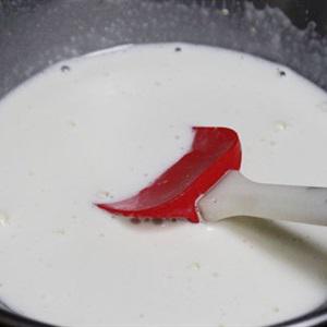 Cách làm kem rum và nho khô