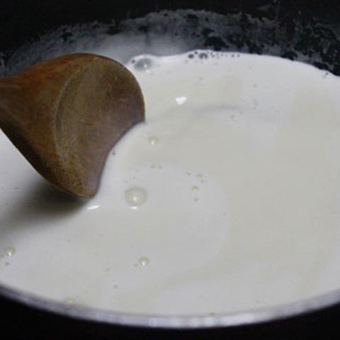 Cách làm kem rum và nho khô