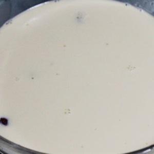 Cách làm kem rum và nho khô