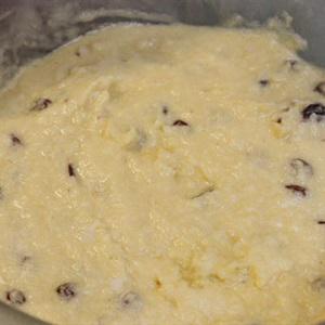 Cách làm kem rum và nho khô