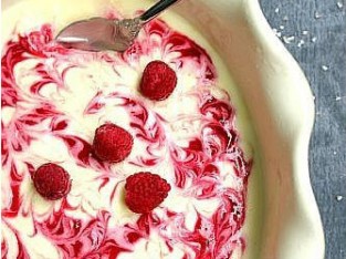 Kem sầu riêng sốt mâm xôi