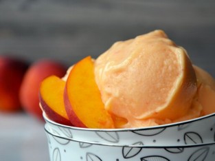 Kem sữa chua đào