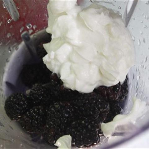 Cách làm kem sữa chua dâu tằm