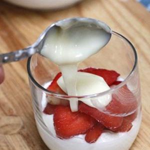 Cách làm kem tươi trộn dâu tây