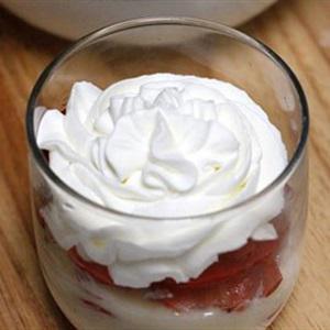 Cách làm kem tươi trộn dâu tây