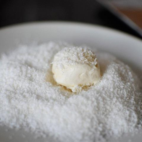 Cách làm kem vani phủ dừa nạo