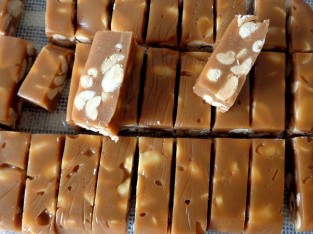 Kẹo cà phê đậu phộng ngon miễn chê