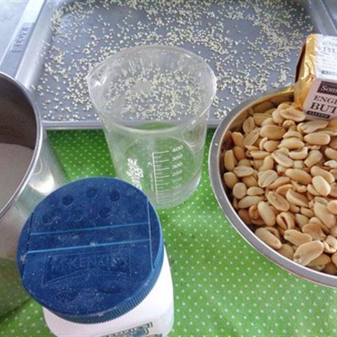 Cách làm kẹo đậu phộng giòn ngon