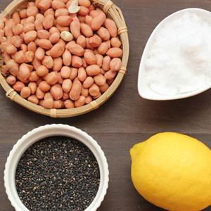 Cách làm kẹo đậu phộng mè đen