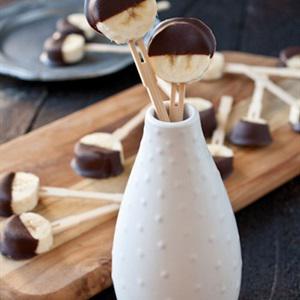 Cách làm kẹo mút chuối phủ chocolate