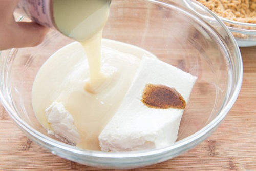 Khác lạ hơn với ngô nướng chanh ớt kiểu Mexico độc đáo, thơm nức mũi