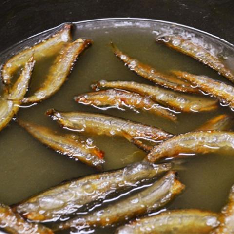 Cách làm khô cá tẩm gừng mè