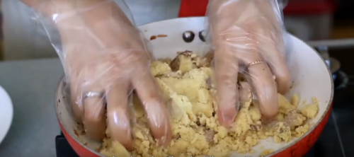 Khó mà dừng đũa với món thịt gà sốt vừng thơm lừng này