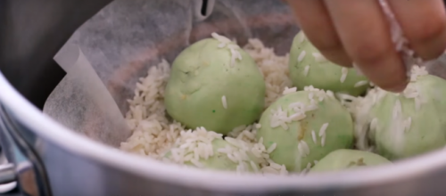 Khó mà dừng đũa với món thịt gà sốt vừng thơm lừng này