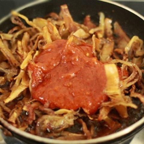 Cách làm khô mực ngào tương ớt