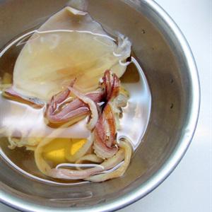 Cách làm khô mực xào su hào