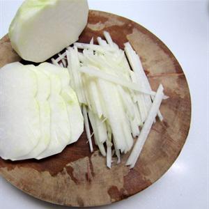 Cách làm khô mực xào su hào