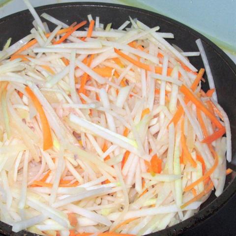 Cách làm khô mực xào su hào