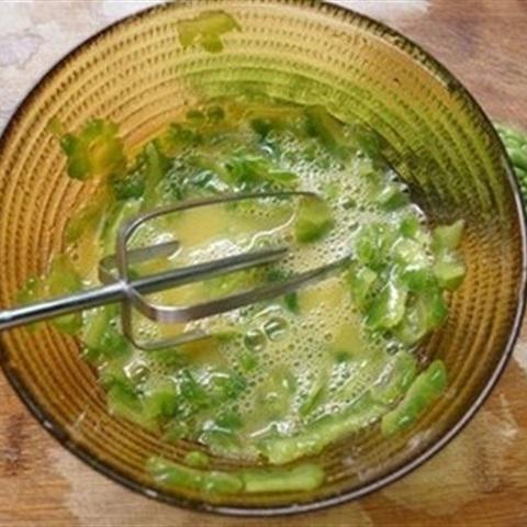 Cách làm khổ qua chiên trứng