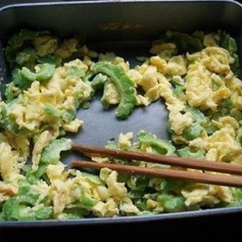 Cách làm khổ qua chiên trứng