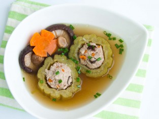 Khổ qua nhồi thịt nấu nấm đậm vị