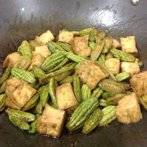 Cách làm khổ qua xào đậu hũ chiên